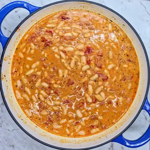  Add the cannellini beans, roughly chopped semi-dried tomatoes, thyme, oregano and prepared white bean sauce. Mix through. 